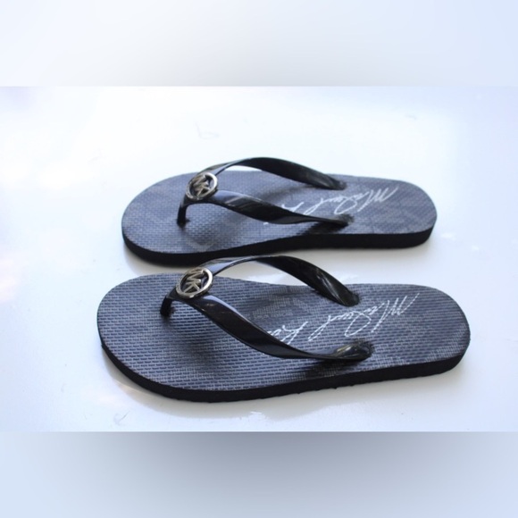 Michael Kors flip flop sandals - Picture 4 of 7